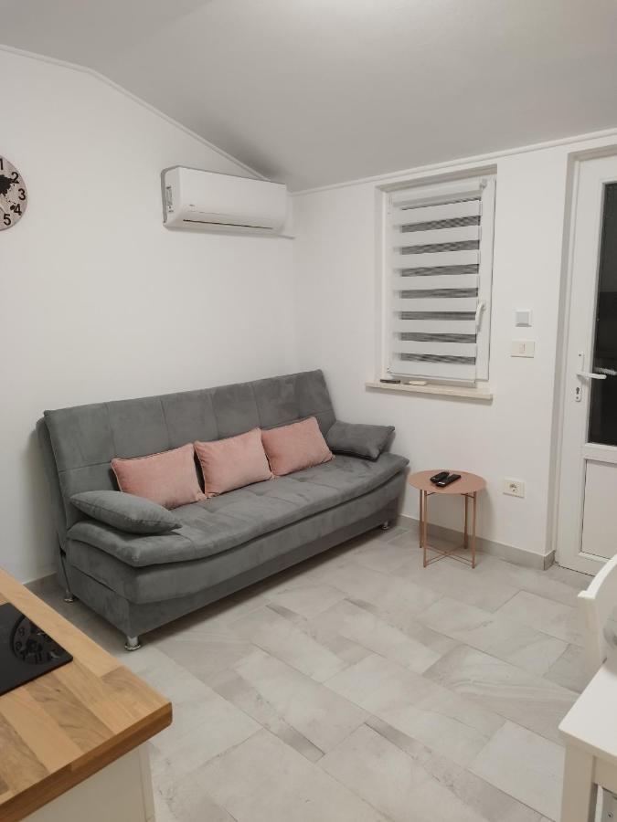 Tonis Apartment Buje Exterior photo